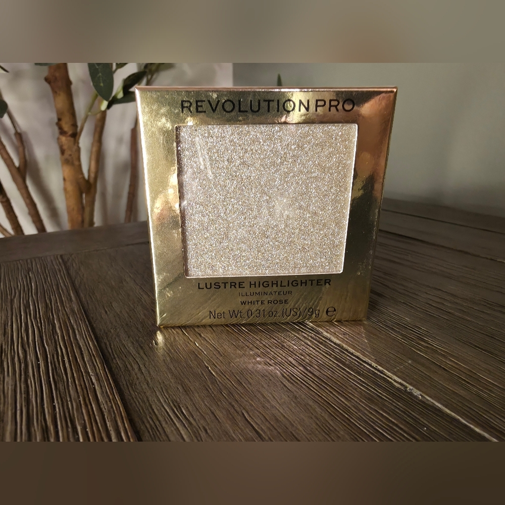 Revolution Pro White Gold Lustre Highlighter